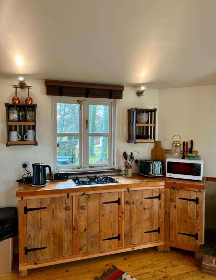 Woodpecker Cabin With Hot Tub King's Lynn Eksteriør billede